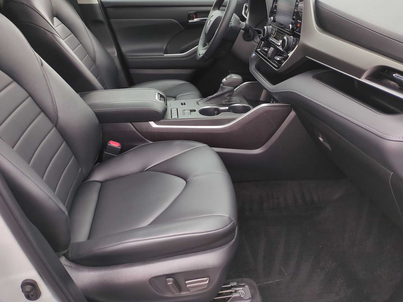 Thumbnail: 2022 Toyota Highlander - 24