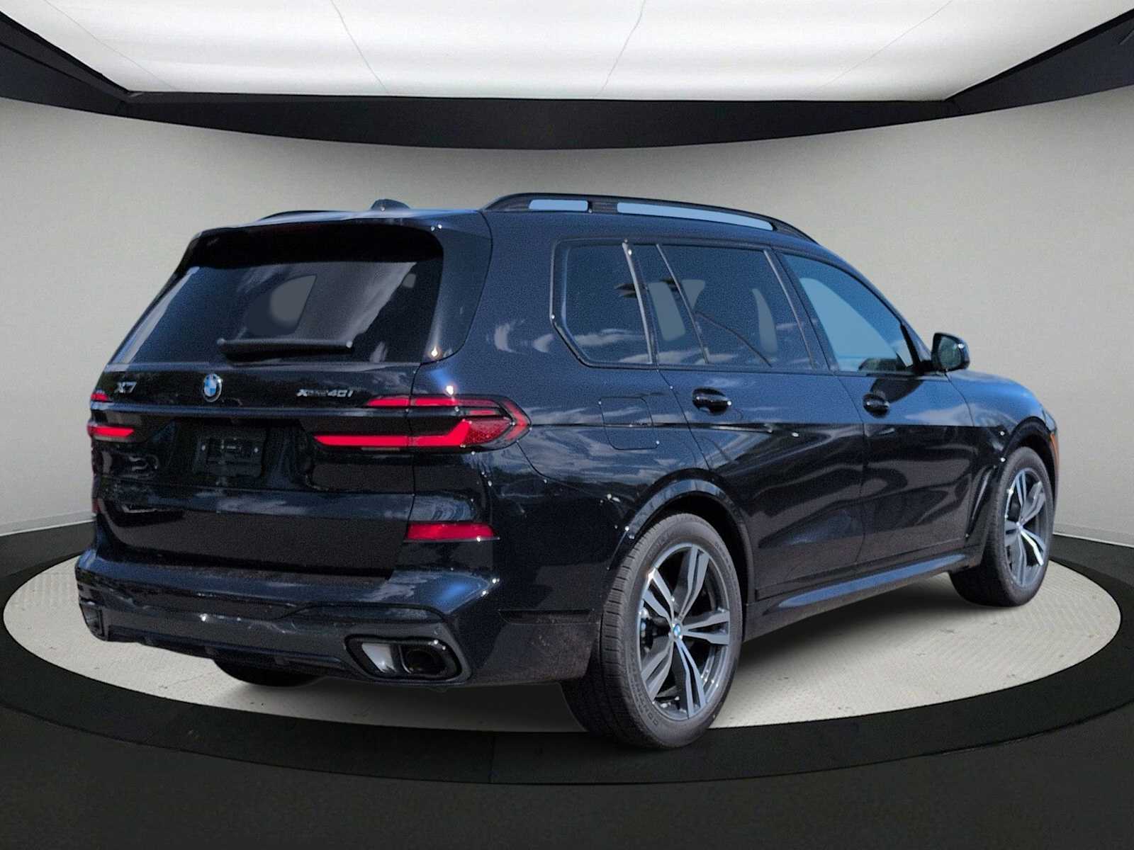 Thumbnail: 2027 BMW X7 - 8