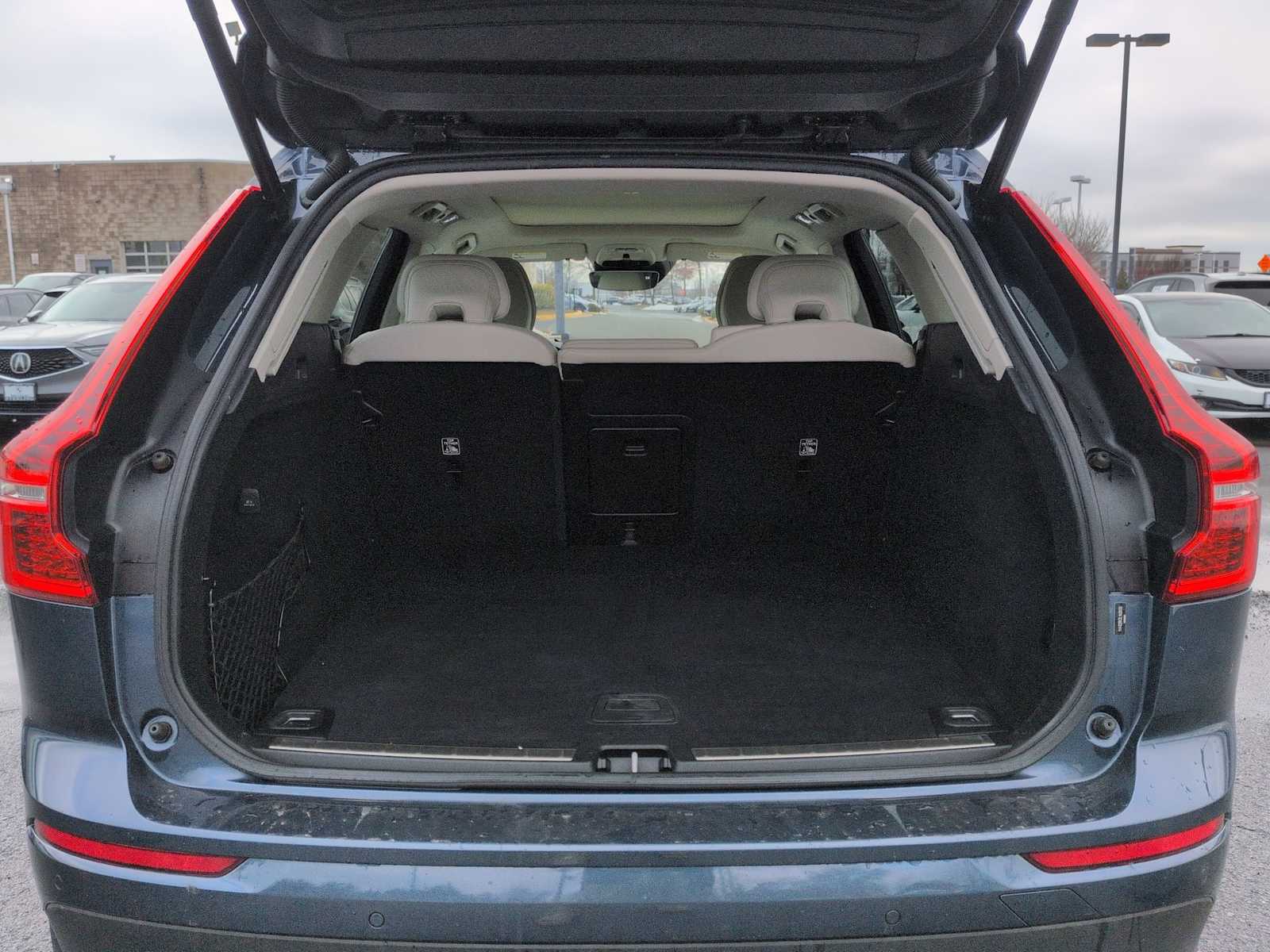 Thumbnail: 2020 Volvo XC60 - 36