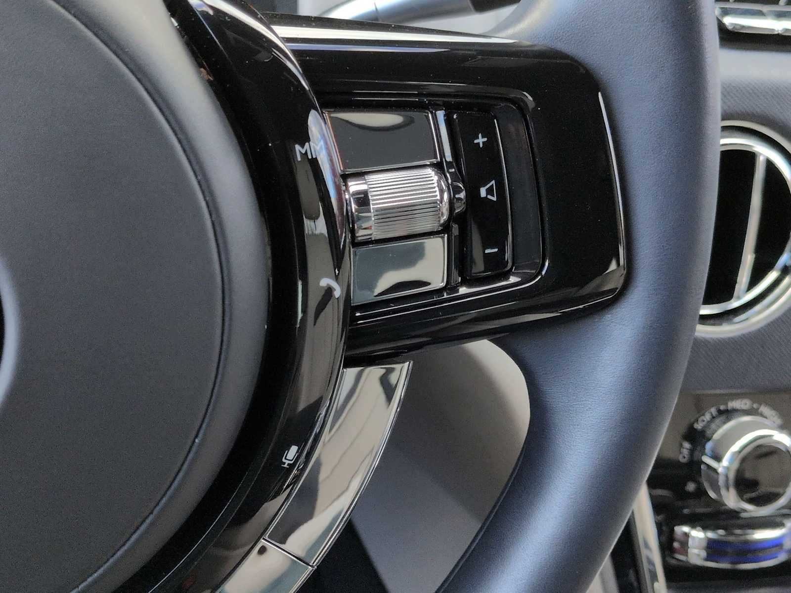 Thumbnail: 2022 Rolls-Royce Cullinan - 24