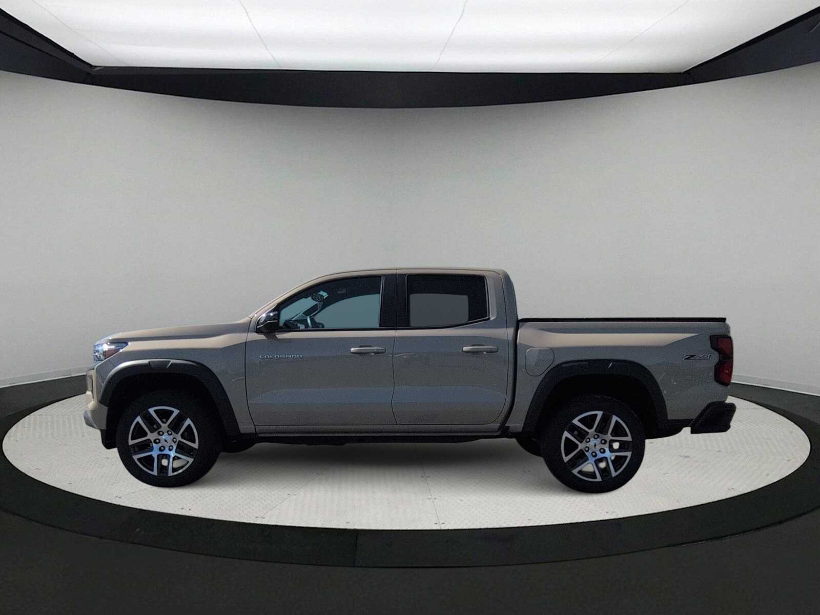 Thumbnail: 2023 Chevrolet Colorado - 5