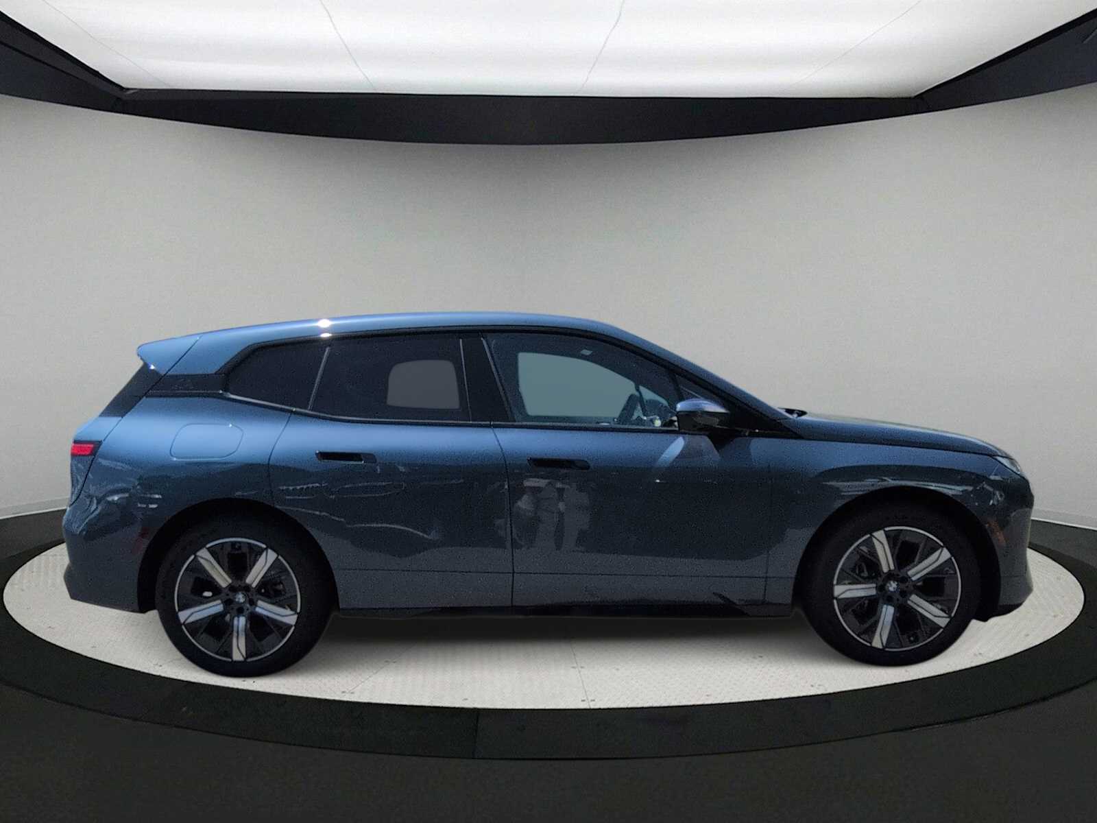 Thumbnail: 2026 BMW iX - 9