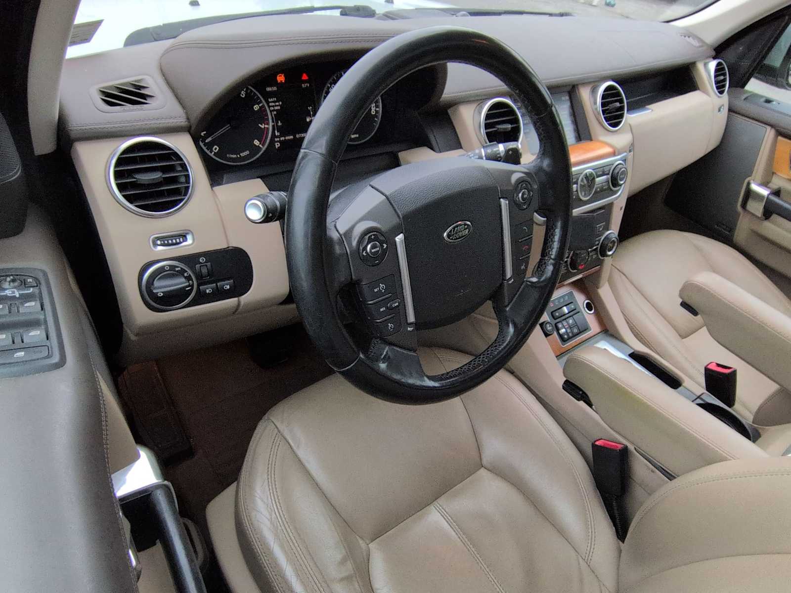 Thumbnail: 2014 Land Rover LR4 - 10