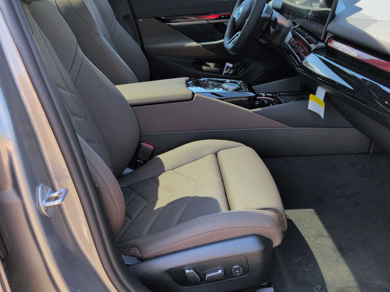 Thumbnail: 2026 BMW i5 - 24