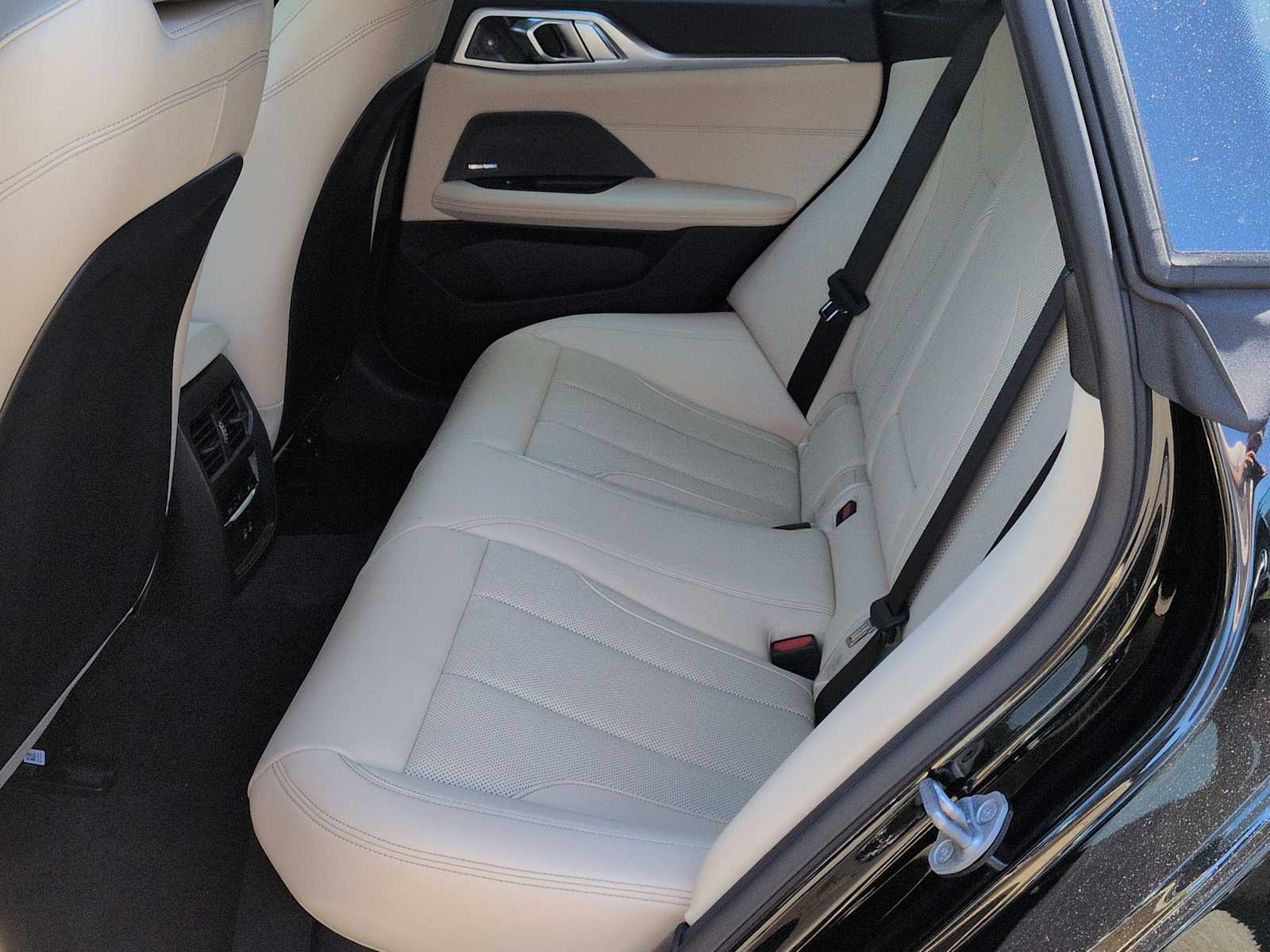 Thumbnail: 2026 BMW i4 - 21