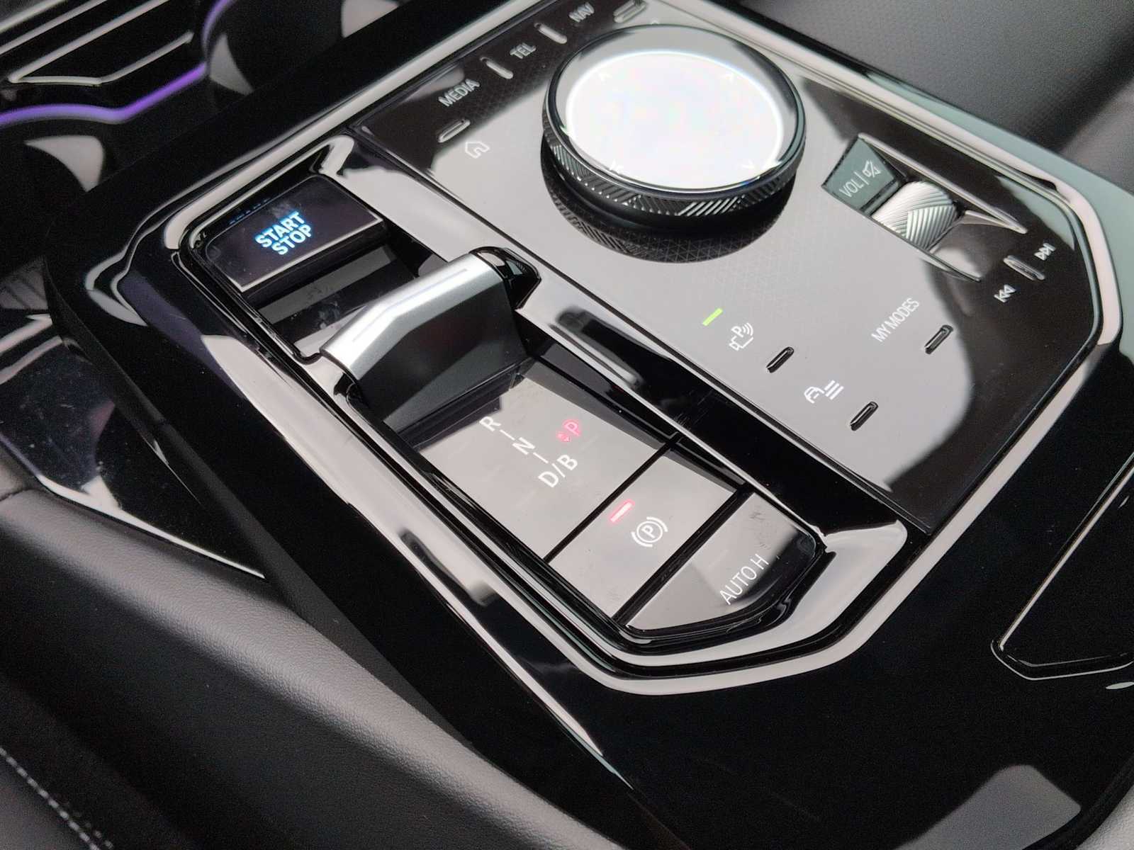 Thumbnail: 2025 BMW i5 - 33