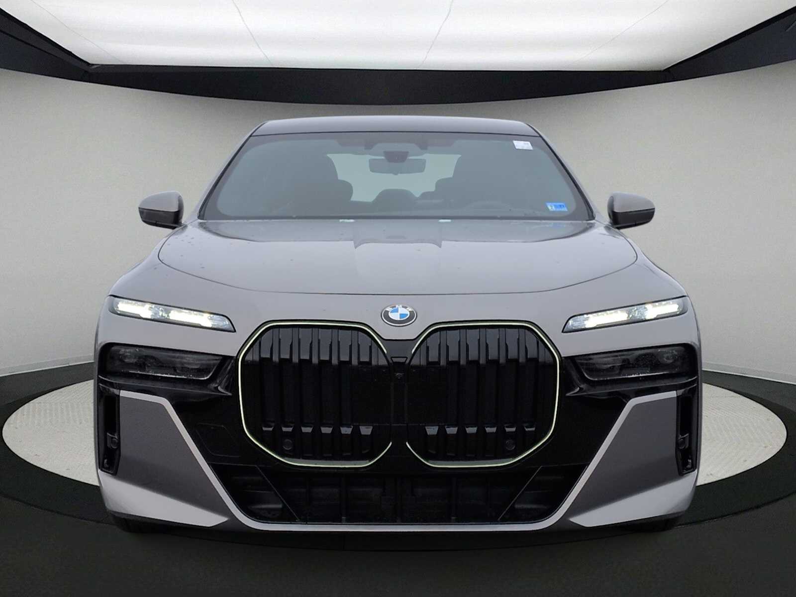 Thumbnail: 2026 BMW 7 Series - 3