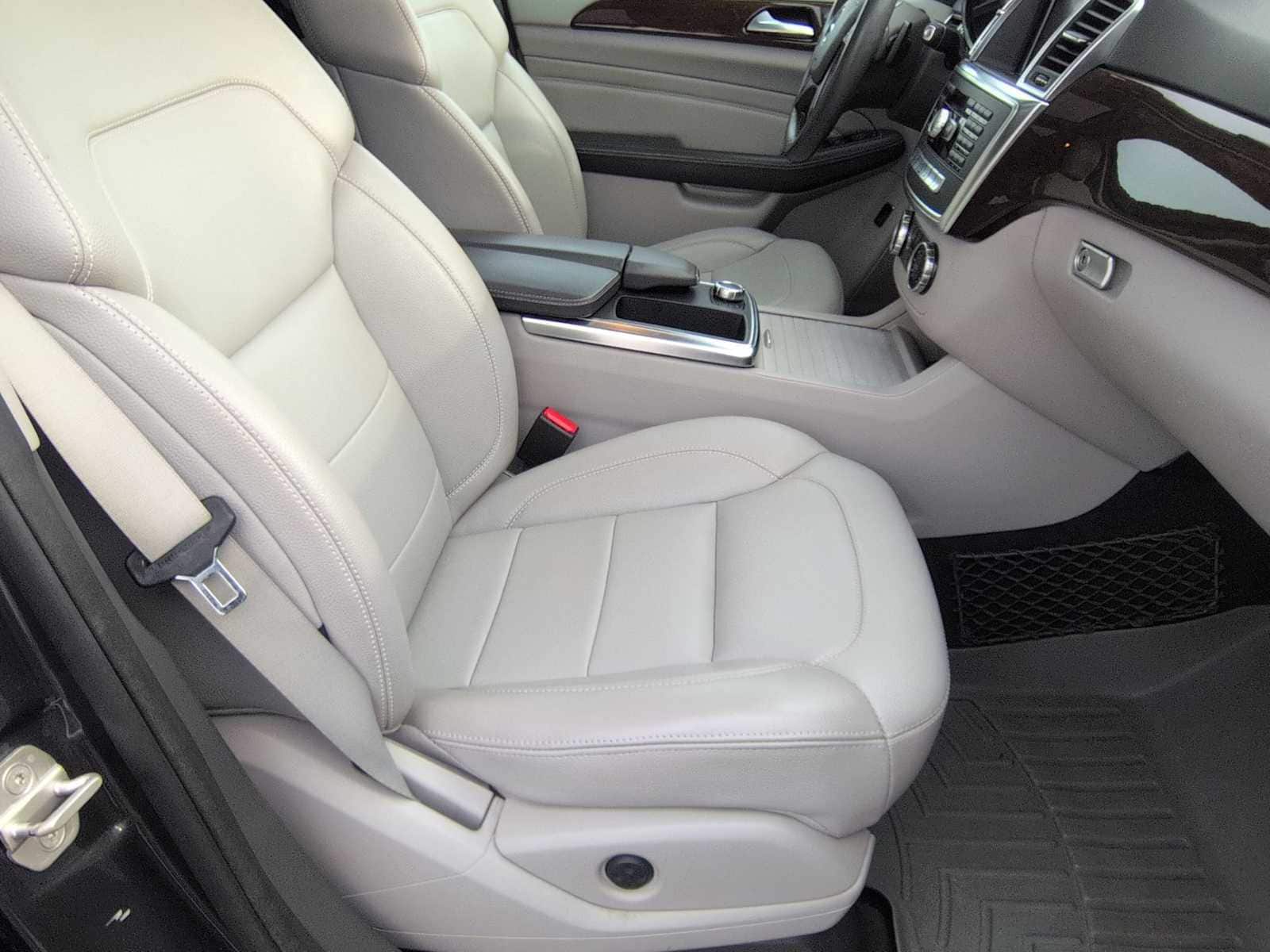 Thumbnail: 2012 Mercedes-Benz M-Class - 23