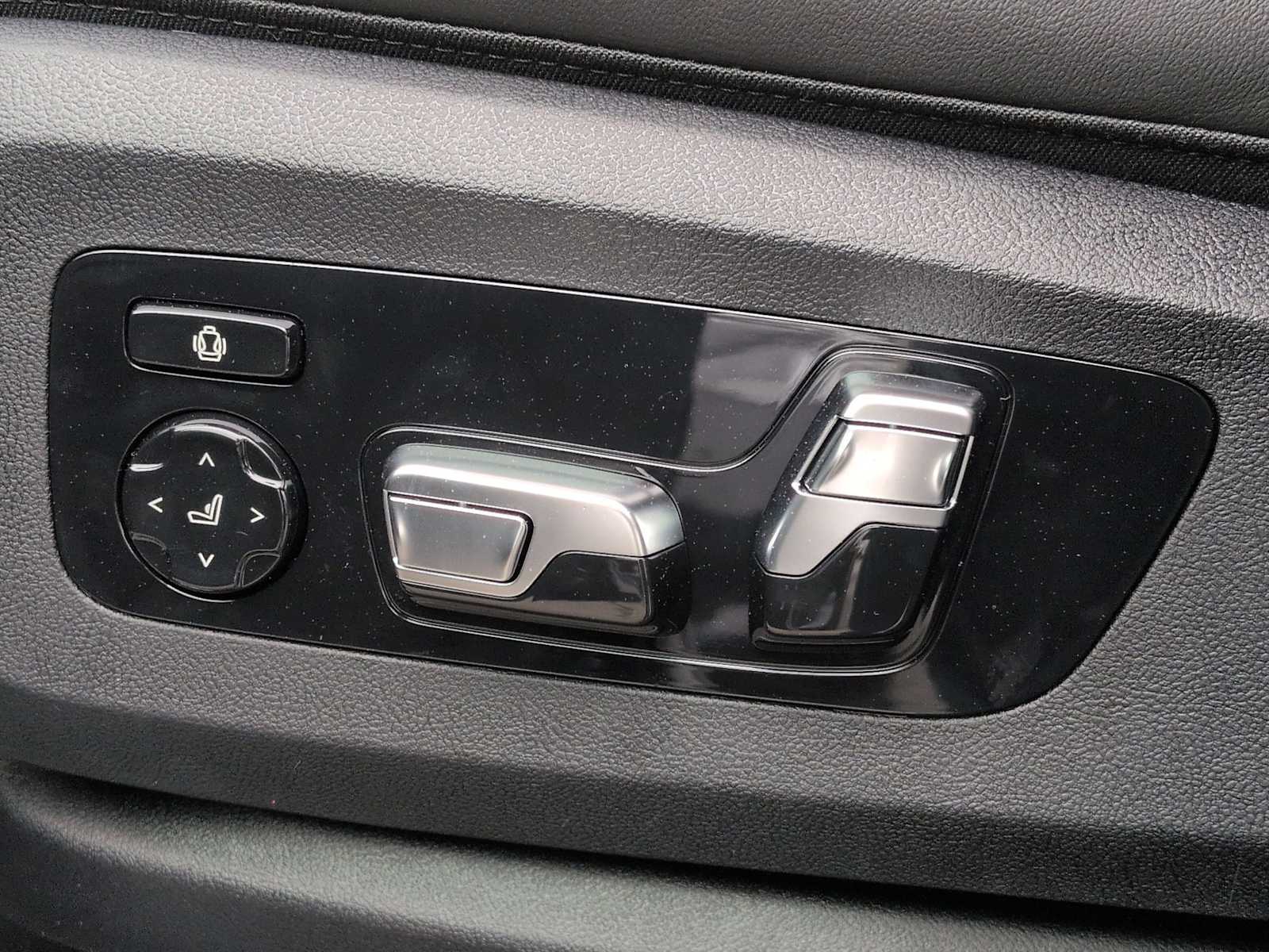 Thumbnail: 2026 BMW X7 - 18