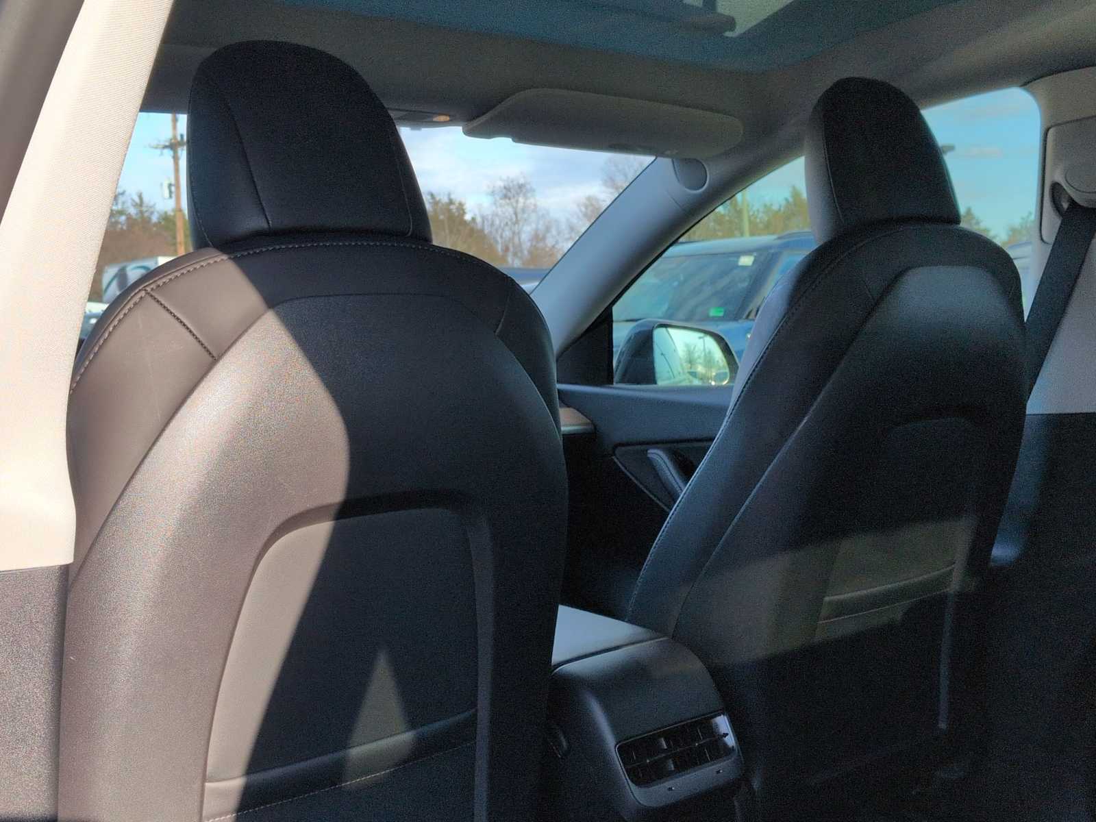 Thumbnail: 2022 Tesla Model Y - 18