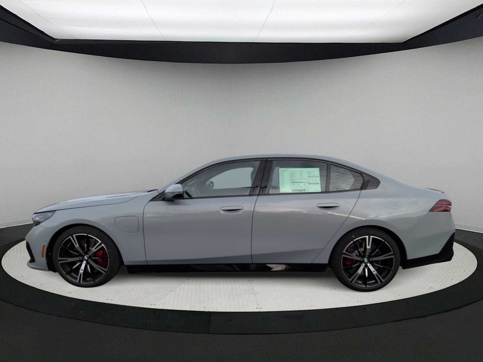 Thumbnail: 2026 BMW 5 Series - 5