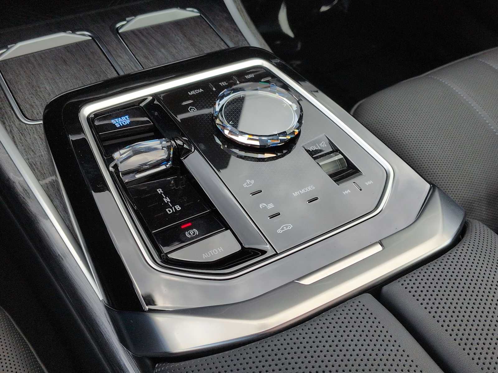 Thumbnail: 2025 BMW i7 - 35