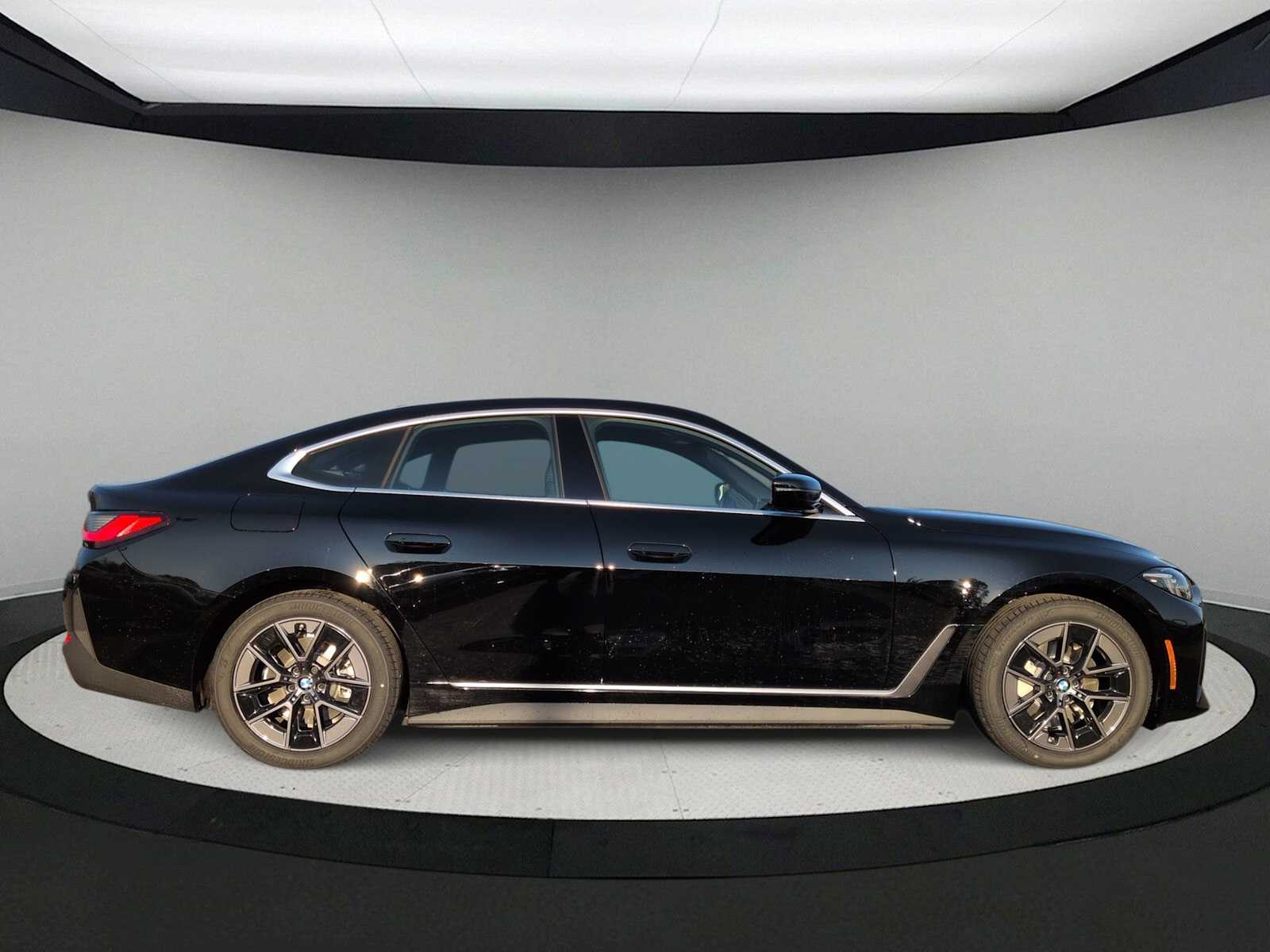 Thumbnail: 2026 BMW i4 - 9