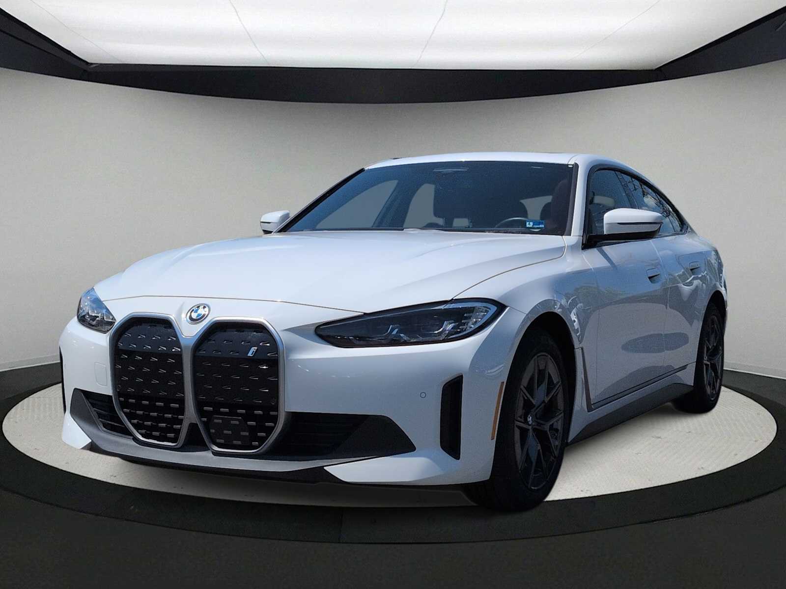 Thumbnail: 2023 BMW i4 - 4