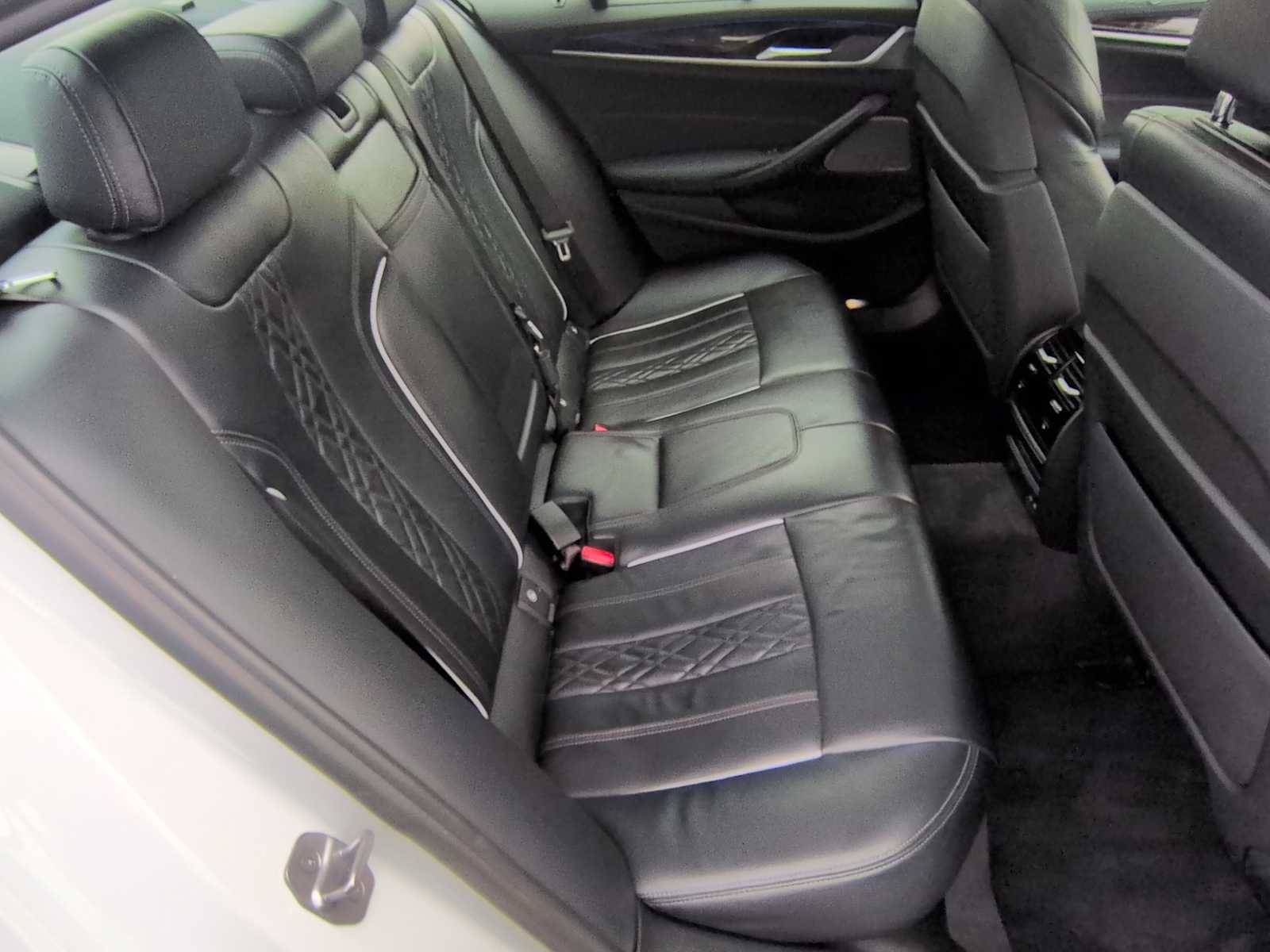 Thumbnail: 2021 BMW 5 Series - 21