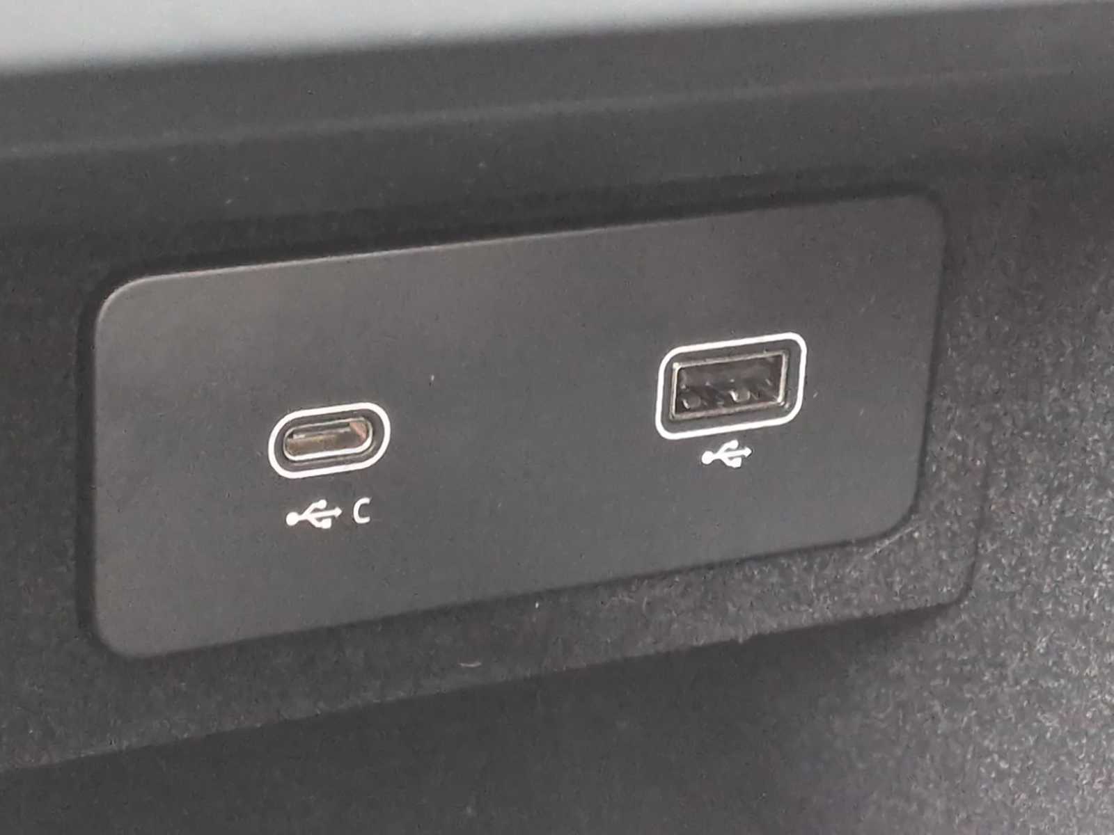 Thumbnail: 2023 Land Rover Range Rover Sport - 34