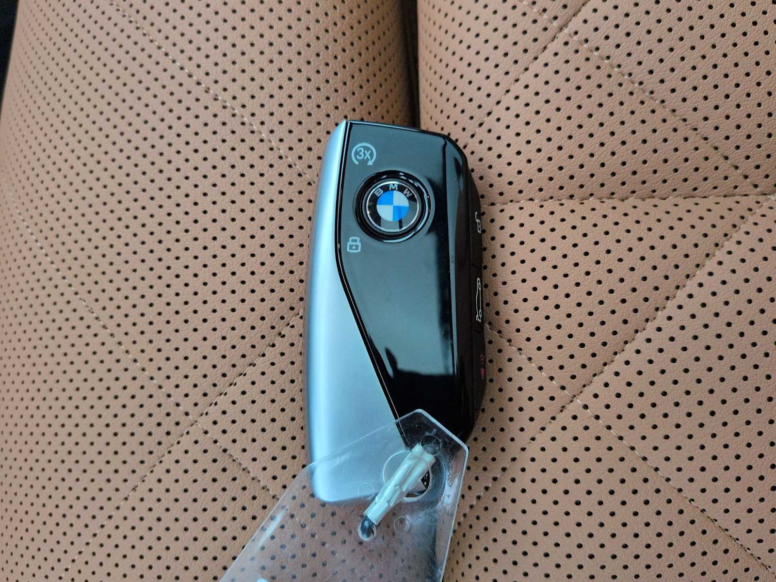 Thumbnail: 2027 BMW X7 - 38