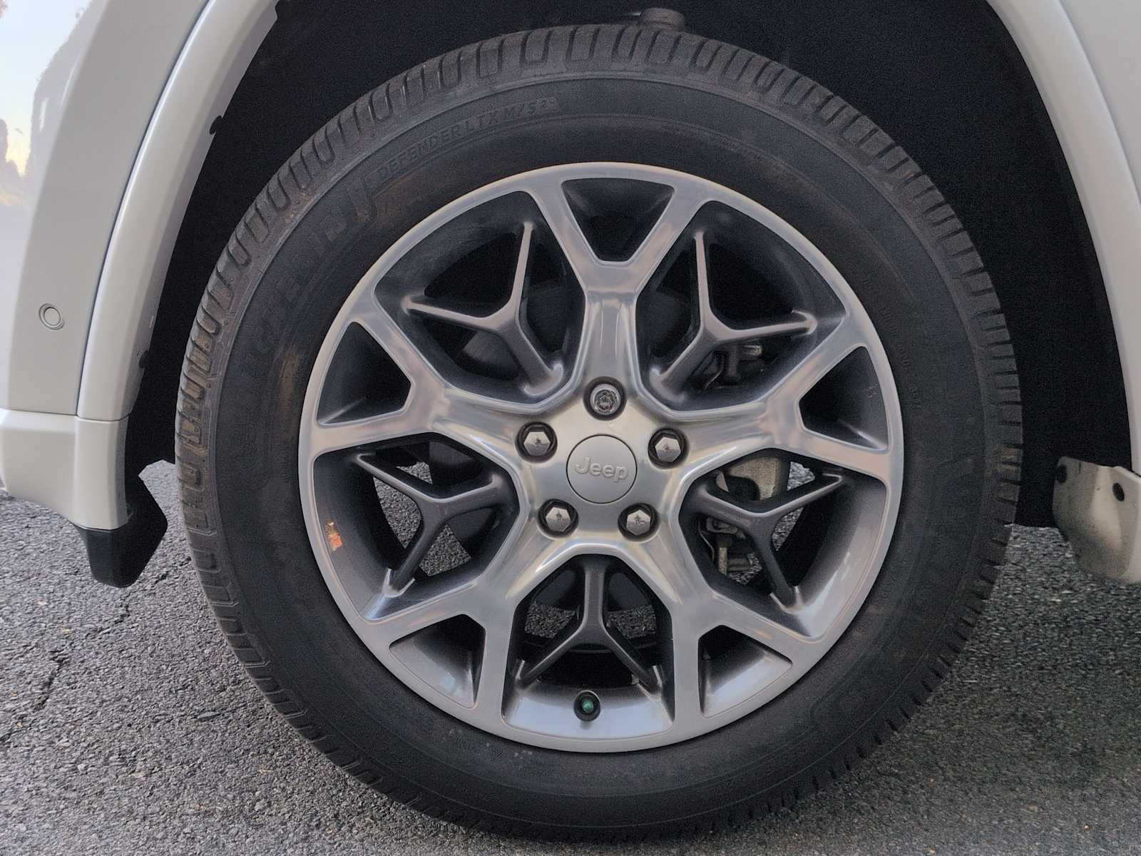 Thumbnail: 2020 Jeep Grand Cherokee - 14