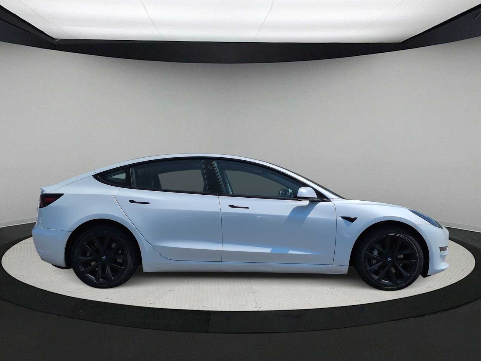 Thumbnail: 2023 Tesla Model 3 - 9