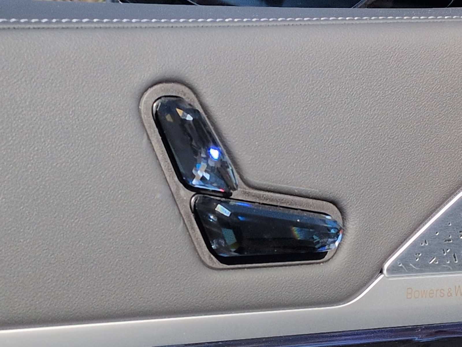 Thumbnail: 2023 BMW i7 - 18