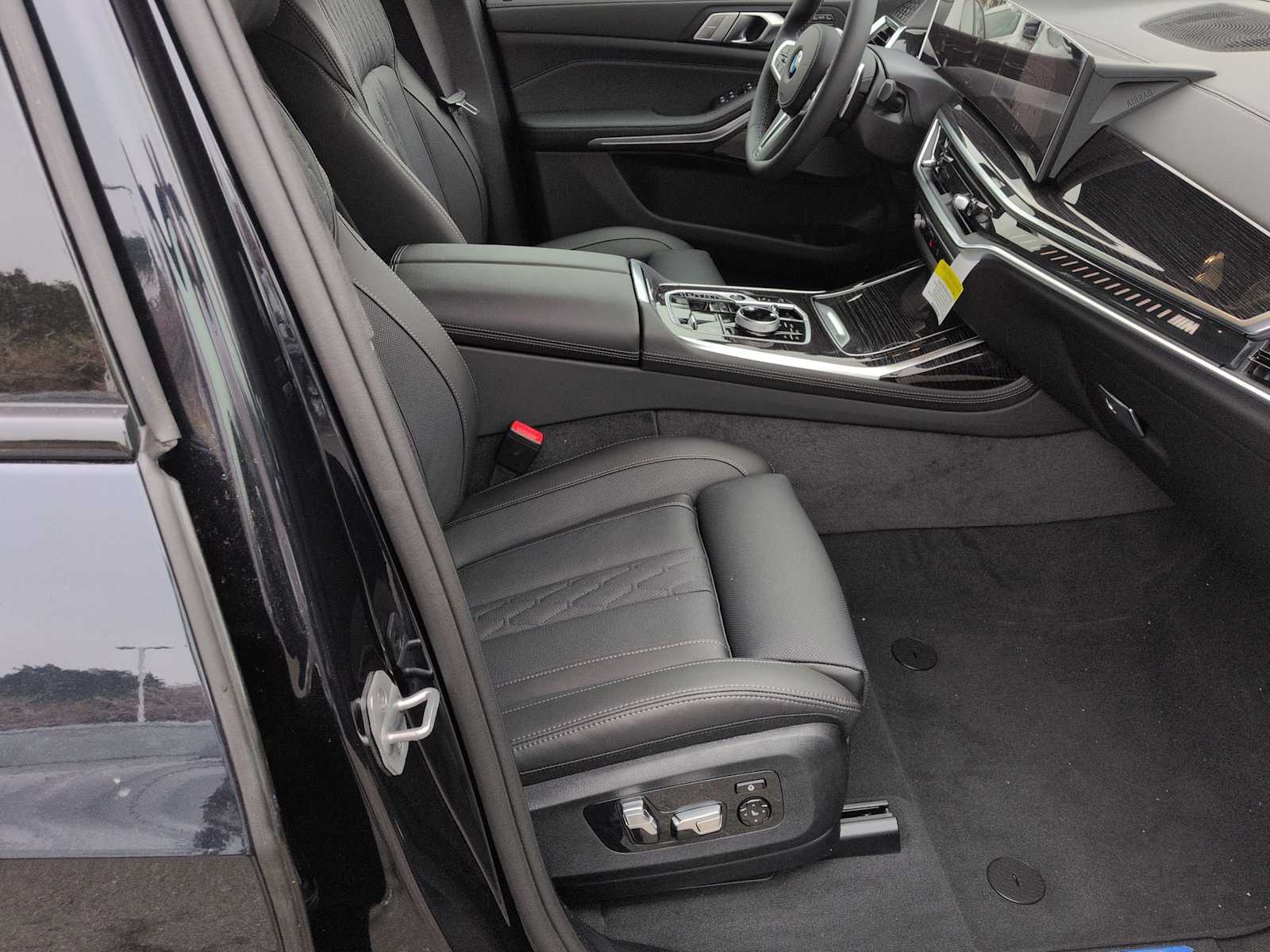 Thumbnail: 2026 BMW X7 - 24