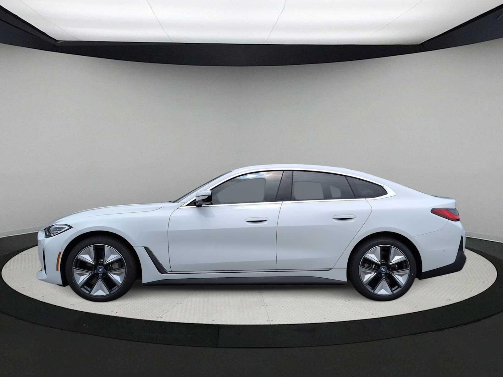 Thumbnail: 2023 BMW i4 - 5
