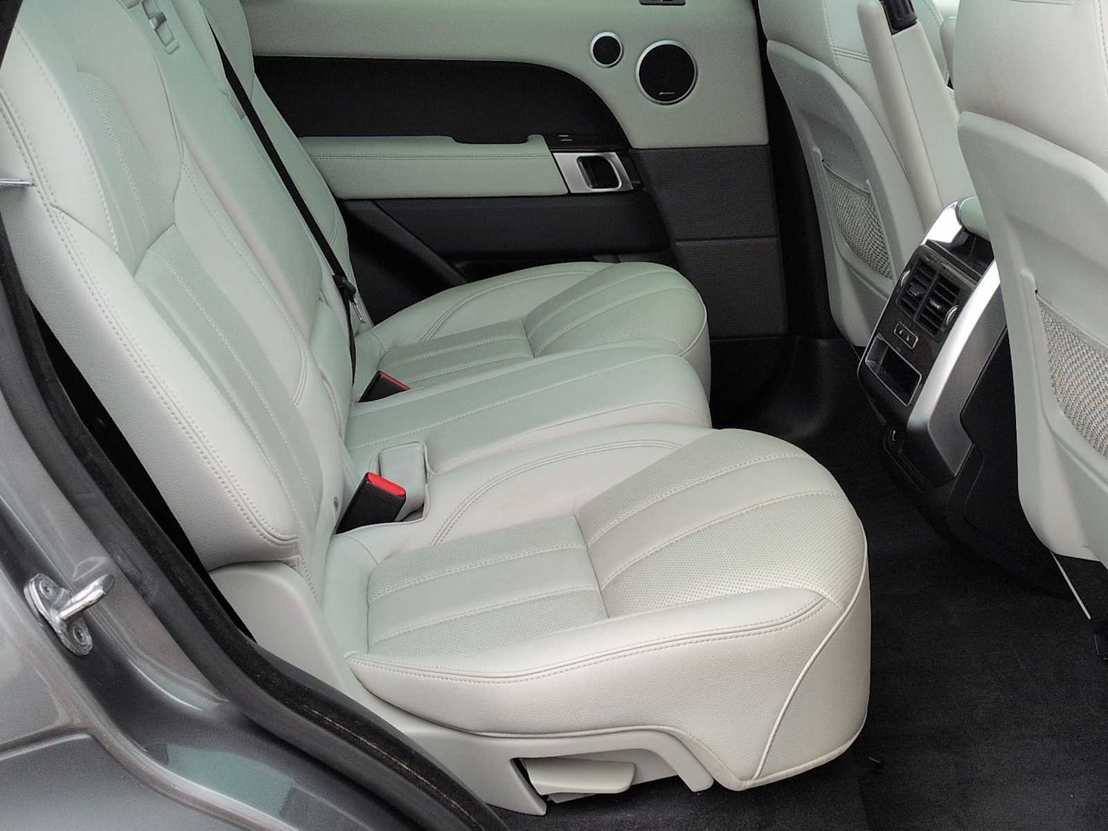 Thumbnail: 2016 Land Rover Range Rover Sport - 22