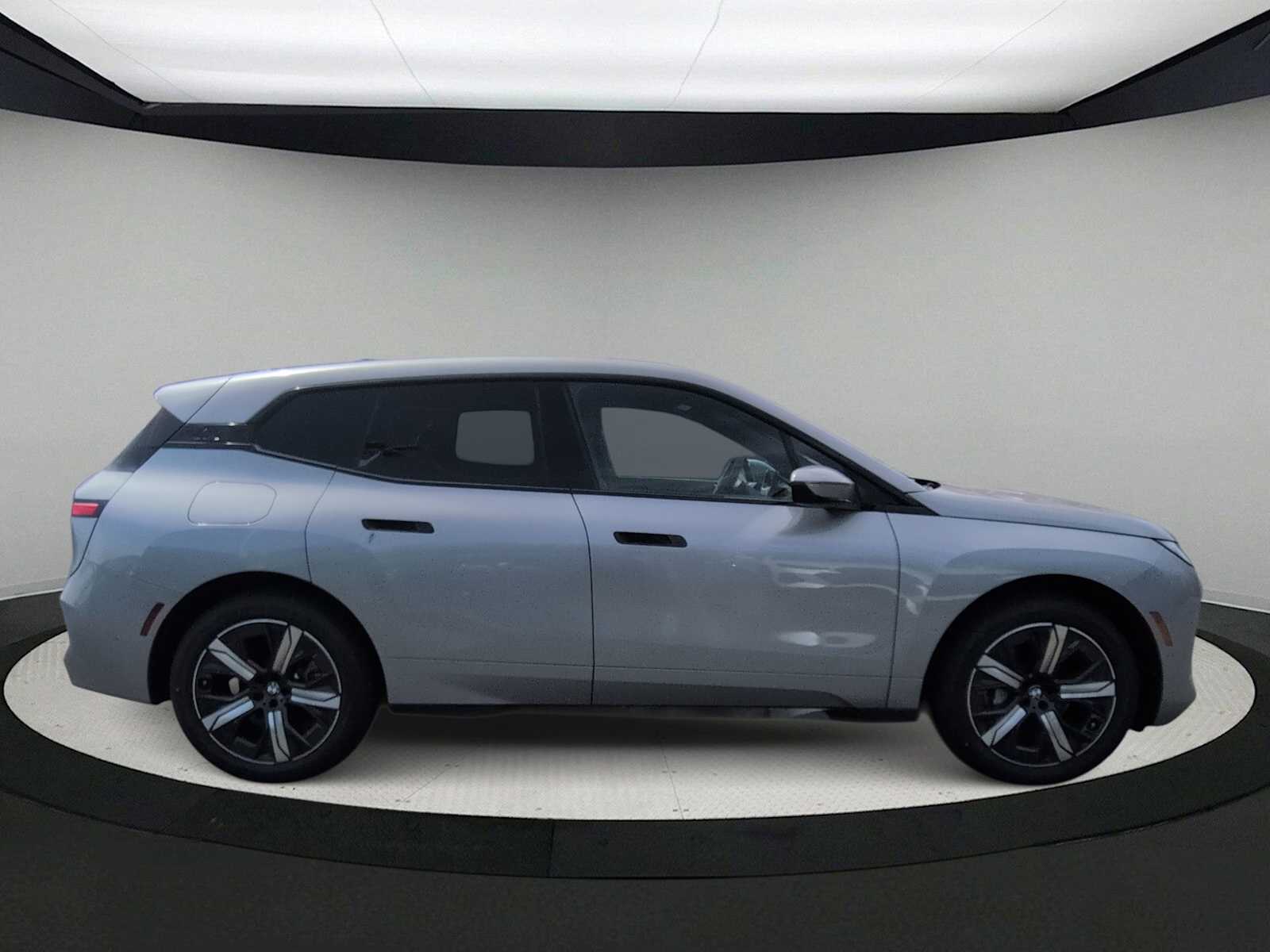 Thumbnail: 2026 BMW iX - 9