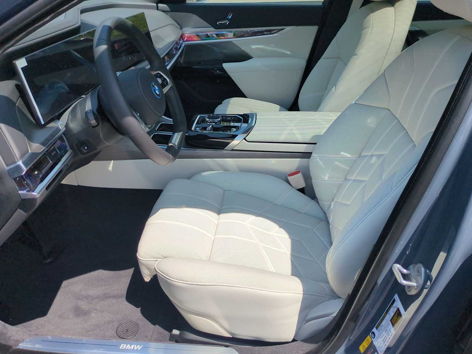 Thumbnail: 2025 BMW i7 - 15