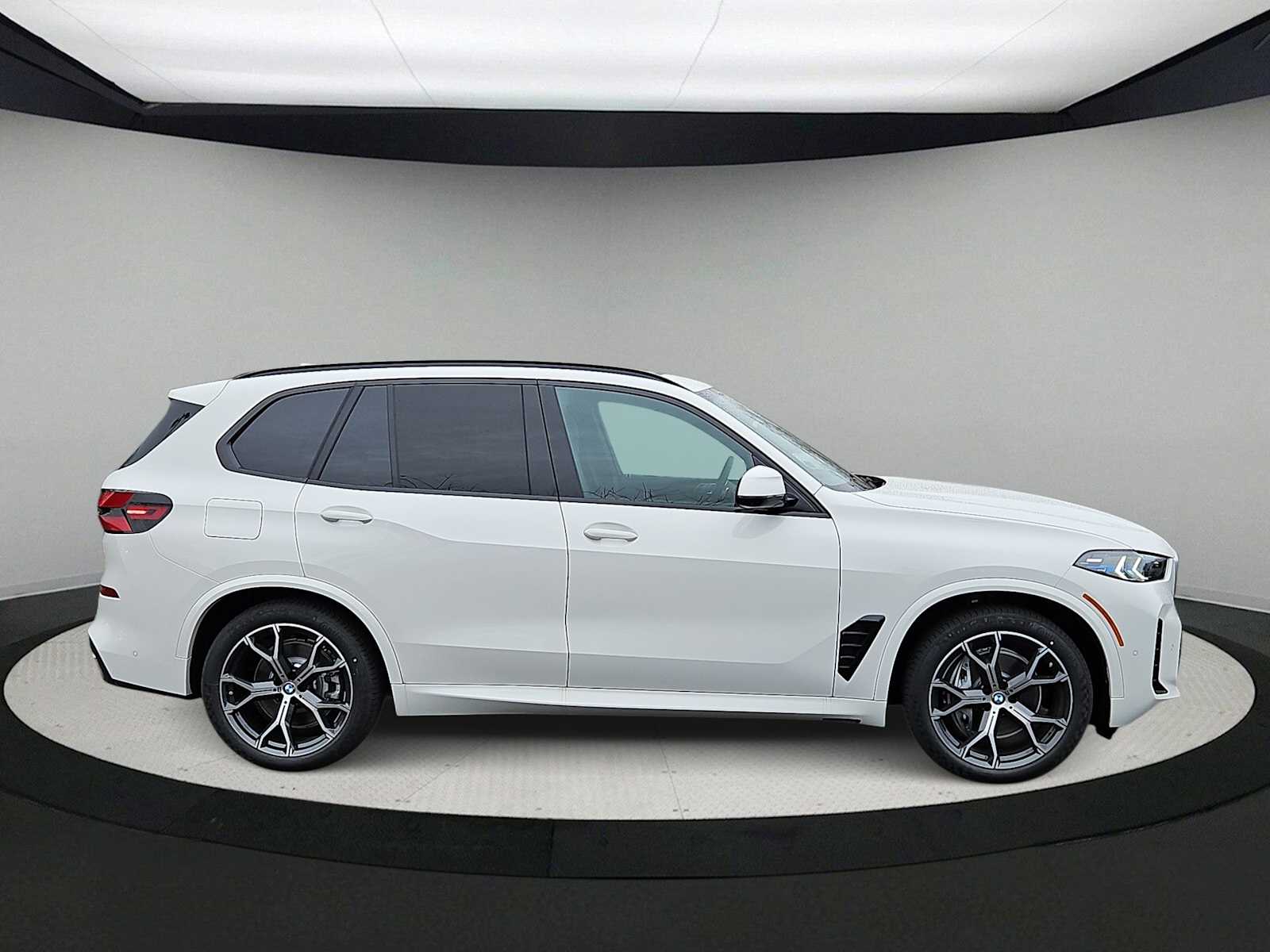 Thumbnail: 2026 BMW X5 - 3