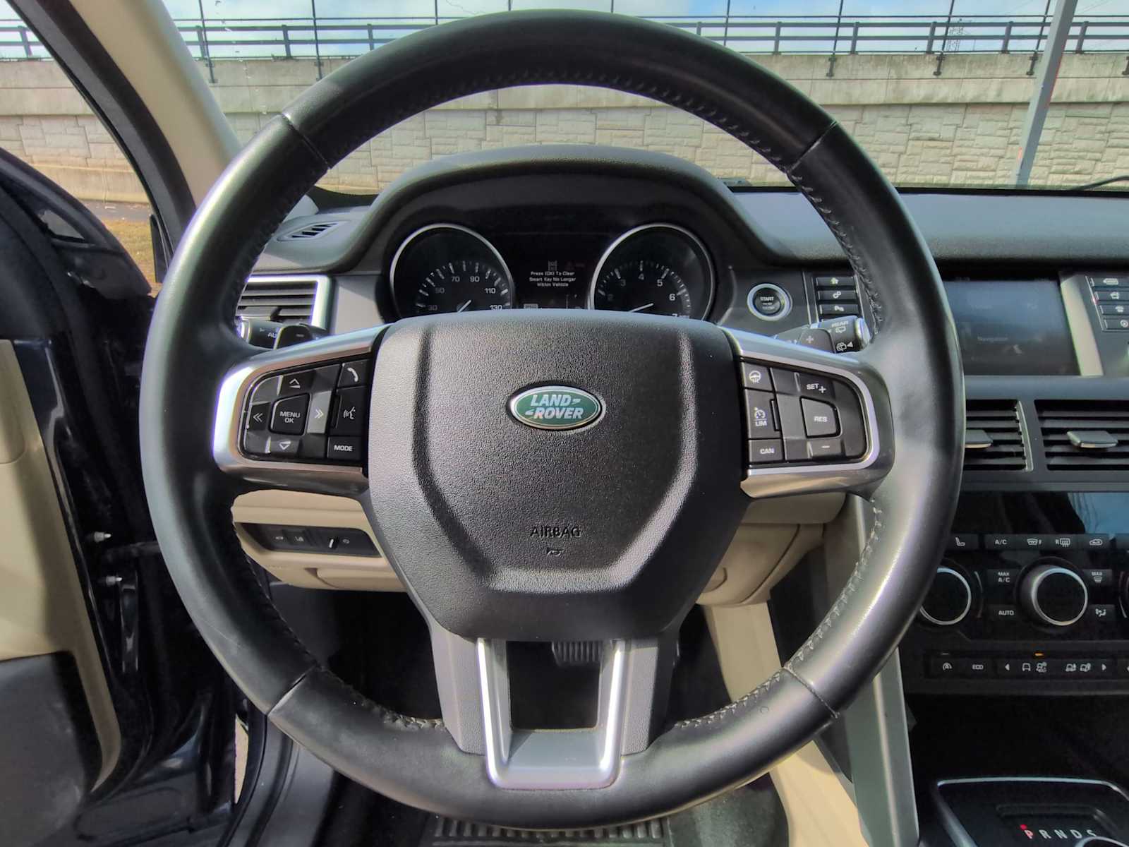 Thumbnail: 2016 Land Rover Discovery Sport - 24