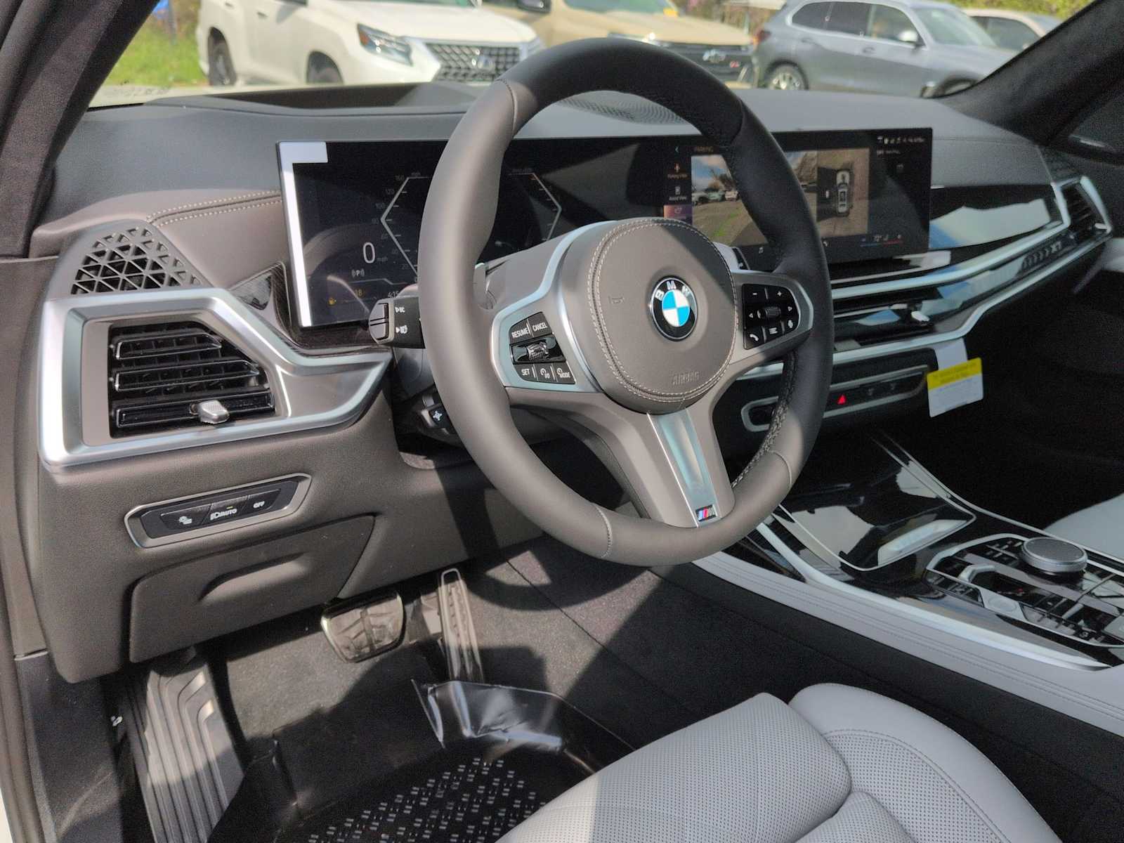 Thumbnail: 2026 BMW X7 - 10