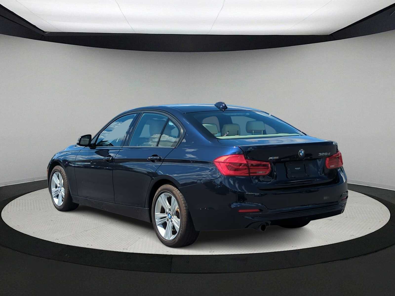 Thumbnail: 2016 BMW 3 Series - 6