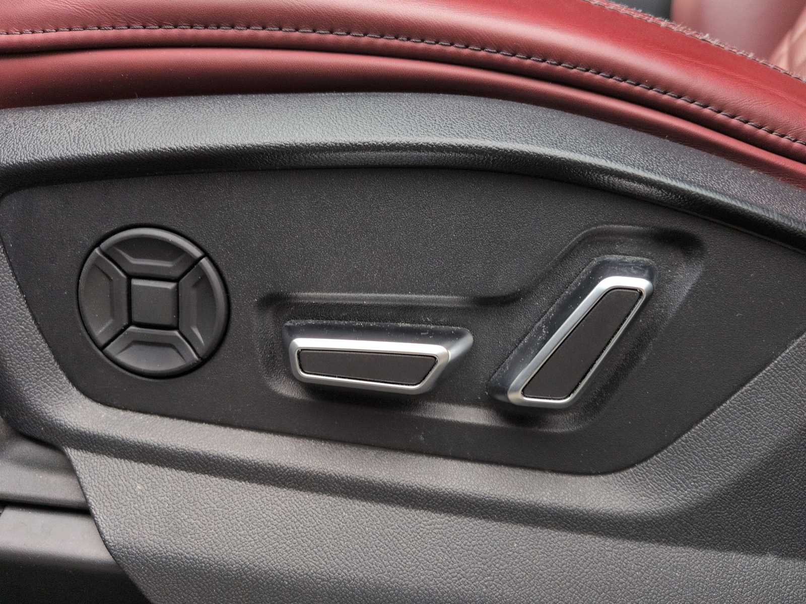 Thumbnail: 2023 Audi SQ8 - 18