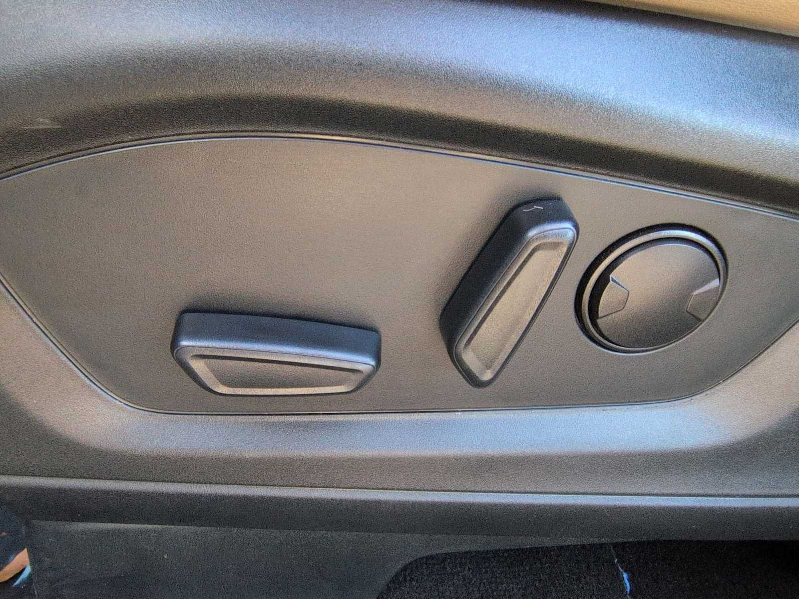 Thumbnail: 2023 Ford Explorer - 18