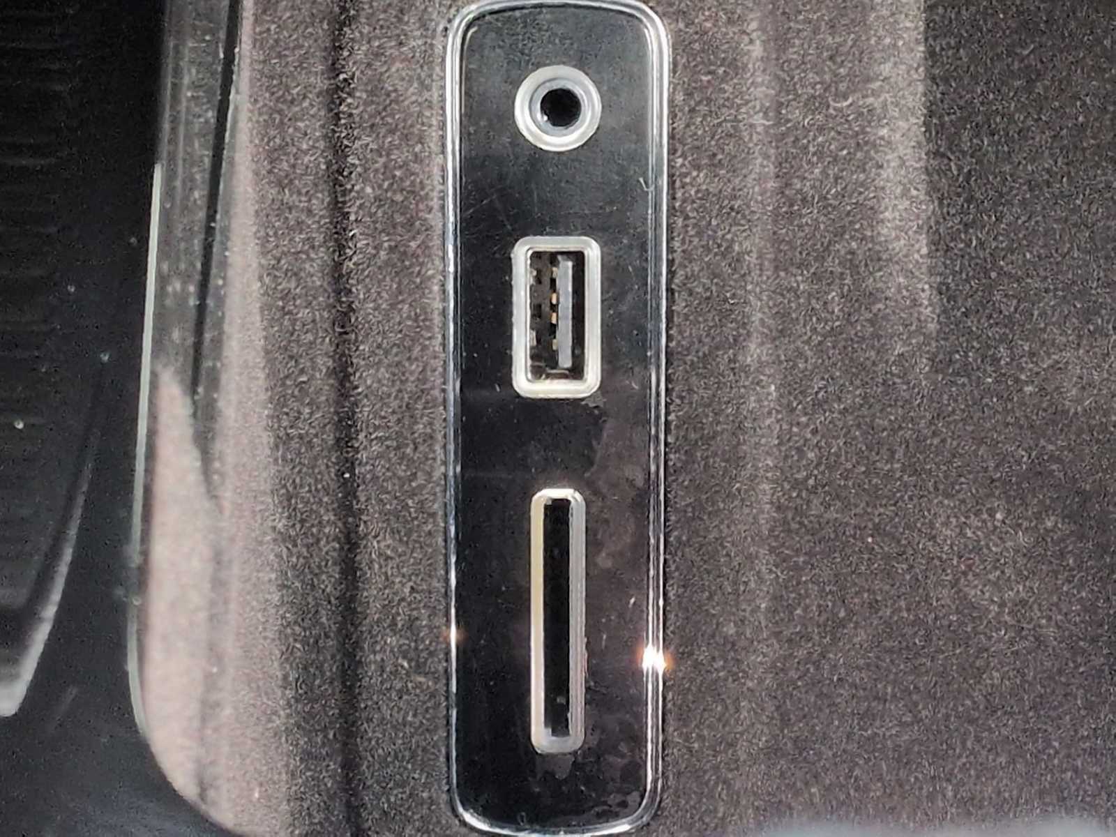 Thumbnail: 2017 Maserati Levante - 32