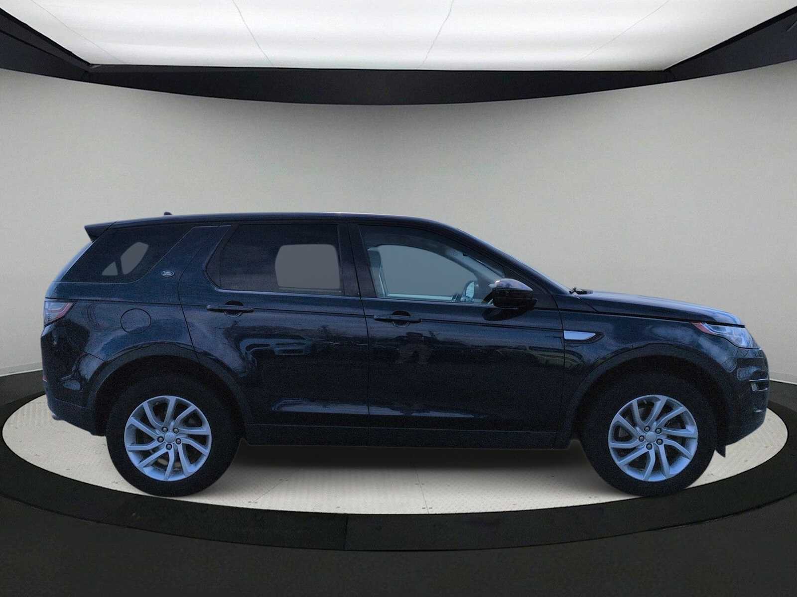 Thumbnail: 2016 Land Rover Discovery Sport - 9