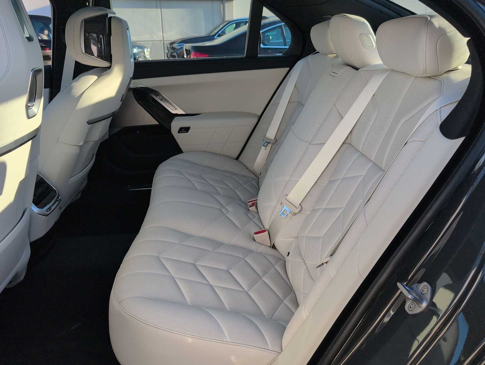 Thumbnail: 2026 BMW 7 Series - 21