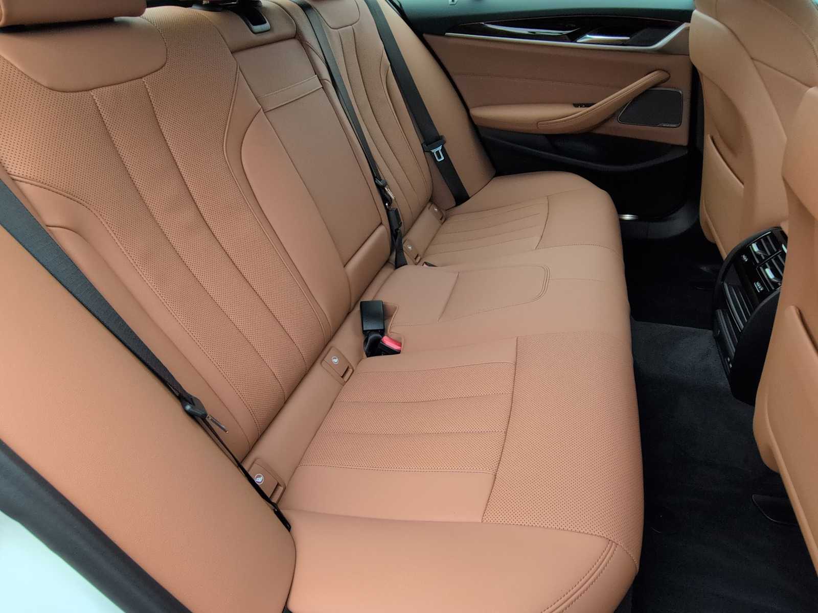 Thumbnail: 2023 BMW 5 Series - 21