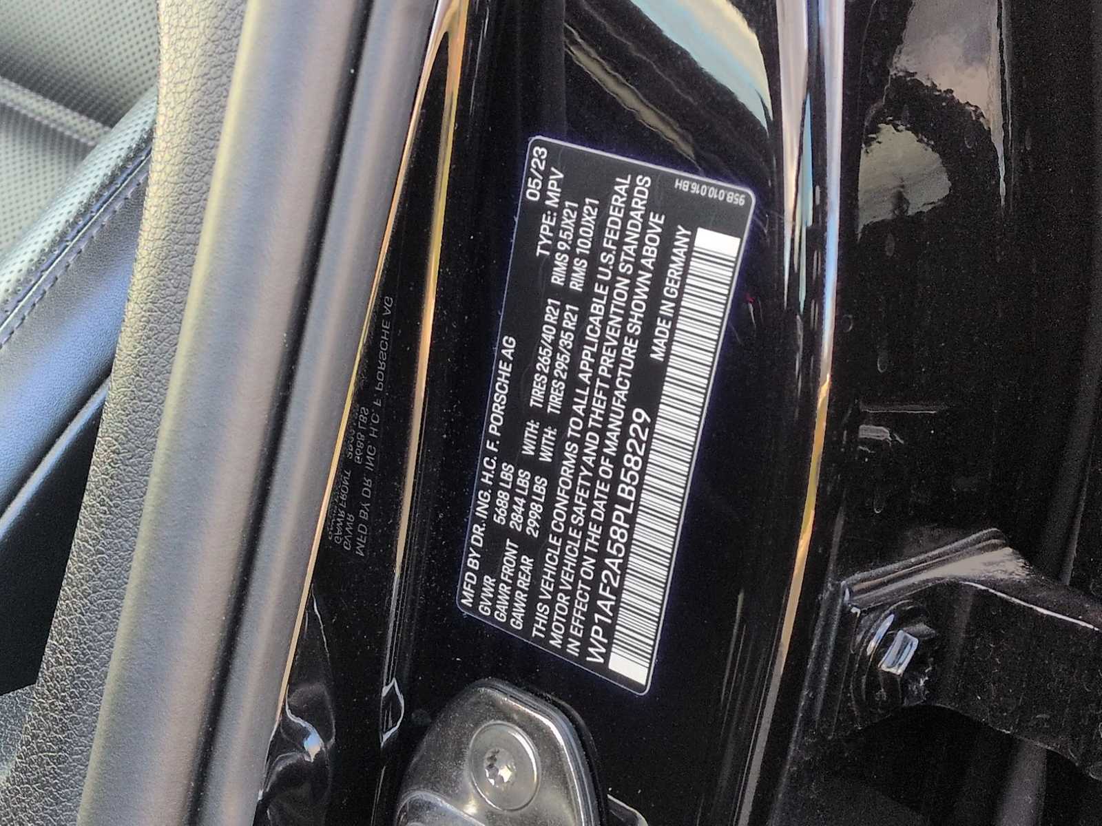 Thumbnail: 2023 Porsche Macan - 29