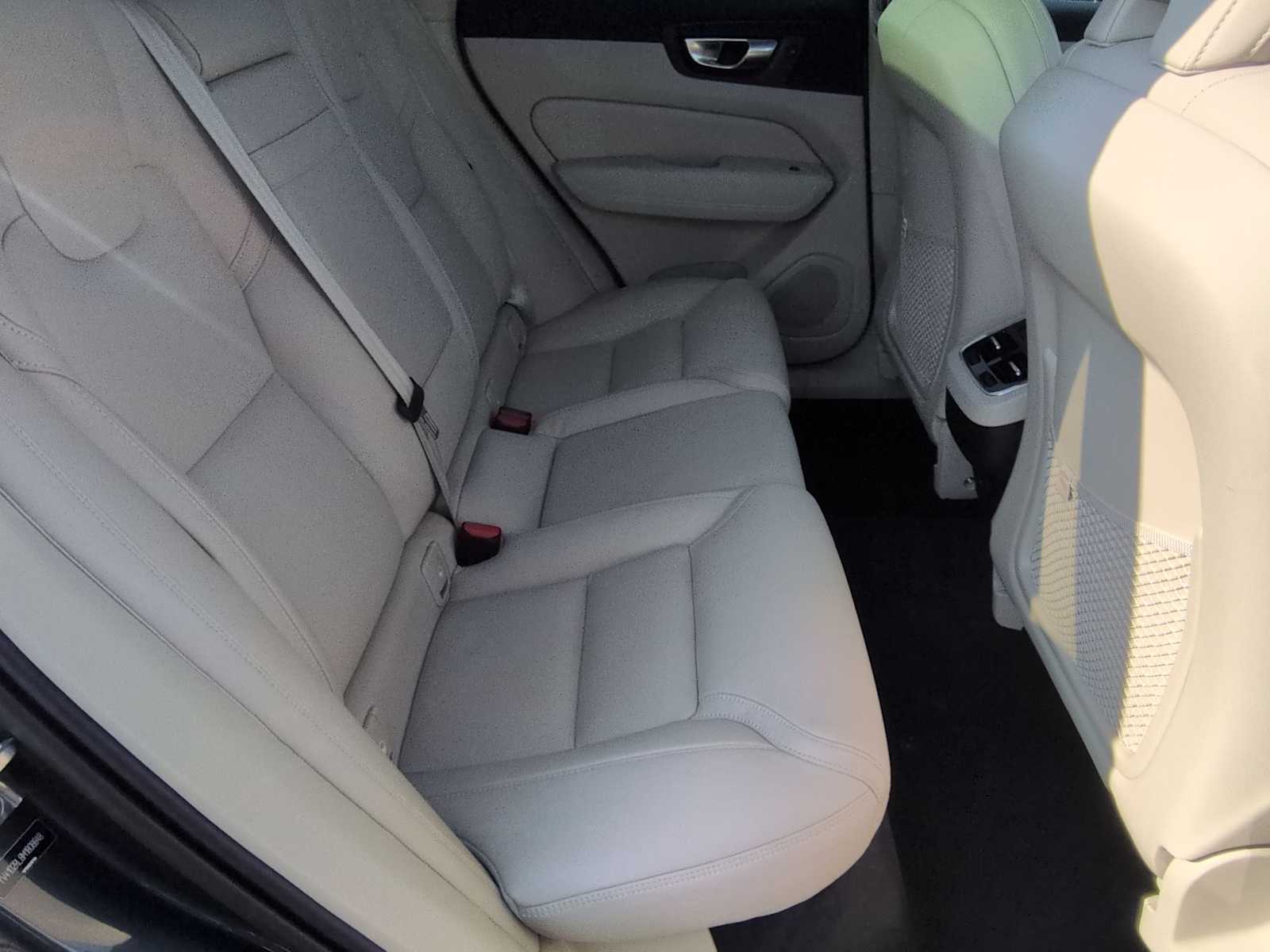 Thumbnail: 2021 Volvo XC60 - 21