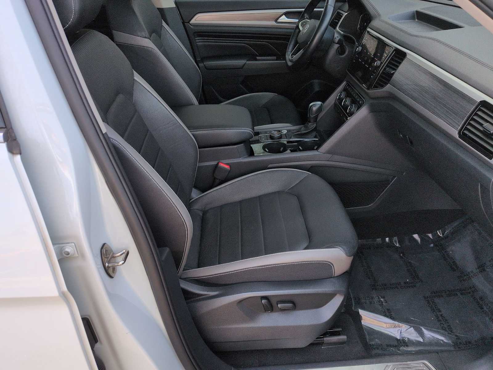 Thumbnail: 2021 Volkswagen Atlas - 24