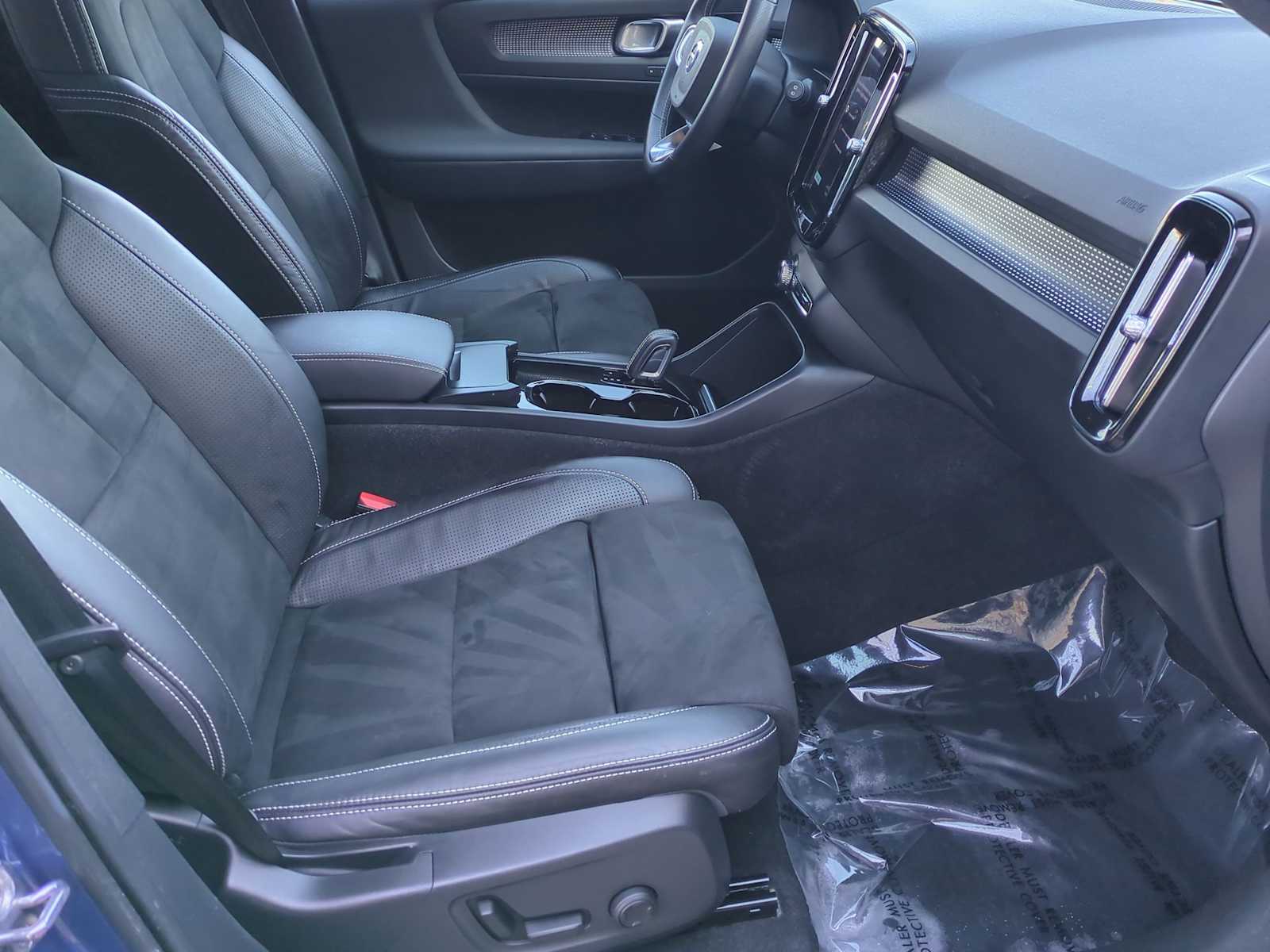 Thumbnail: 2021 Volvo XC40 - 21