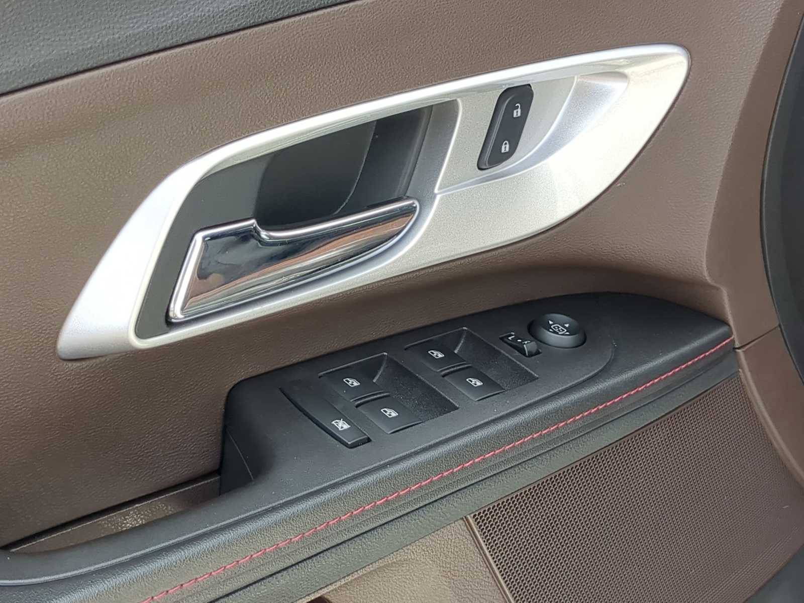 Thumbnail: 2015 Chevrolet Equinox - 18