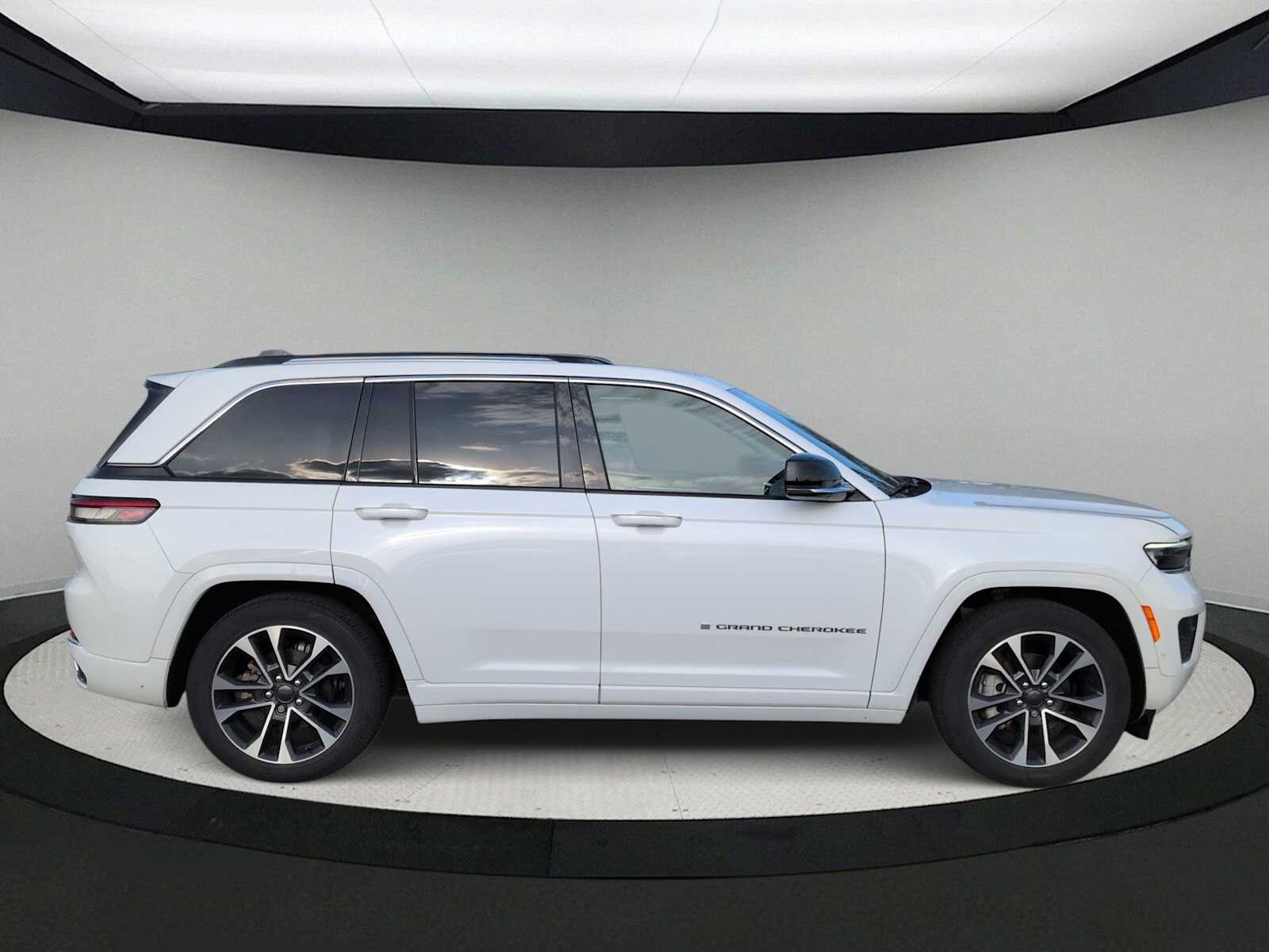 Thumbnail: 2023 Jeep Grand Cherokee - 9