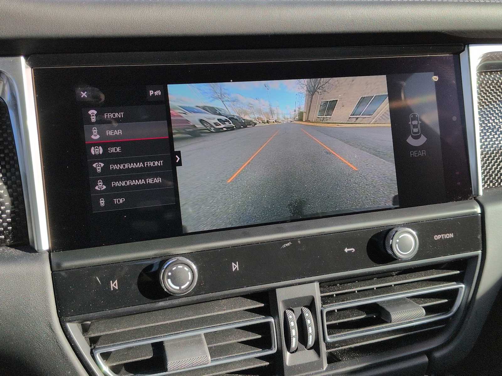 Thumbnail: 2023 Porsche Macan - 21