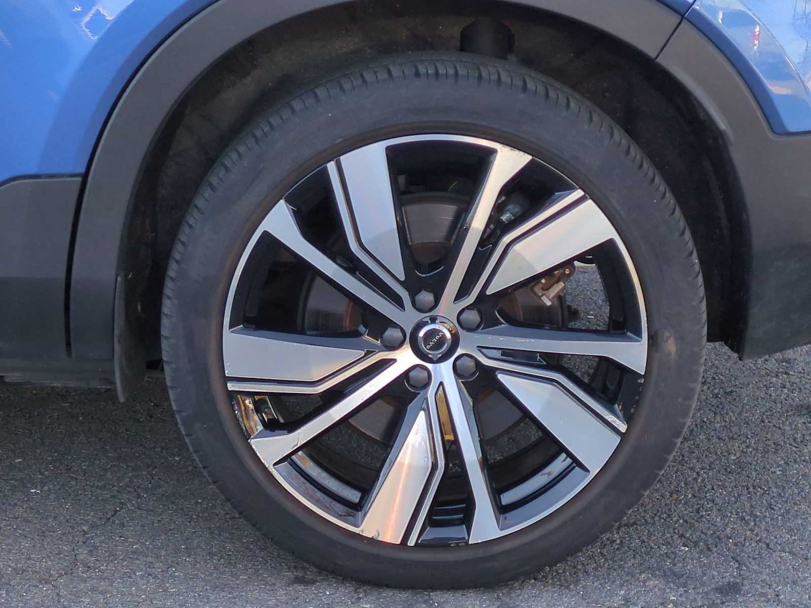 Thumbnail: 2021 Volvo XC40 - 14