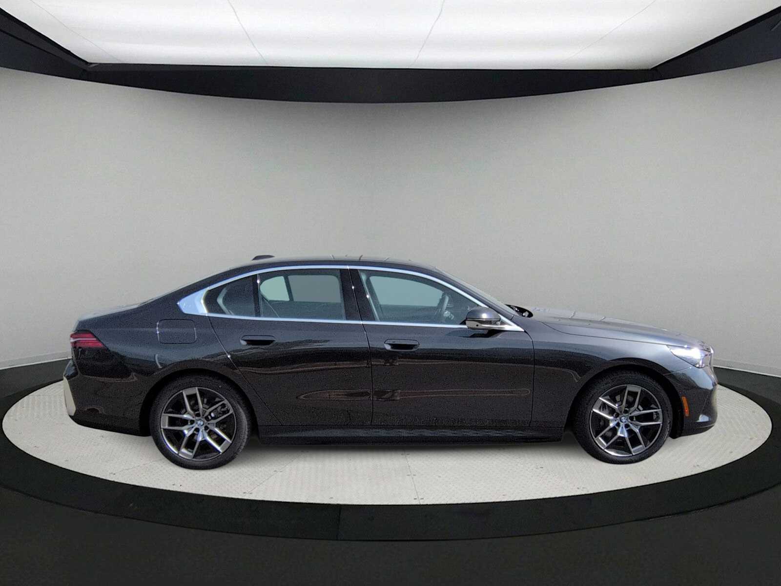 Thumbnail: 2026 BMW i5 - 9