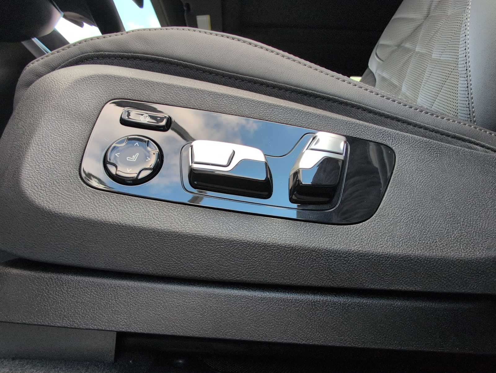 Thumbnail: 2026 BMW X5 - 18