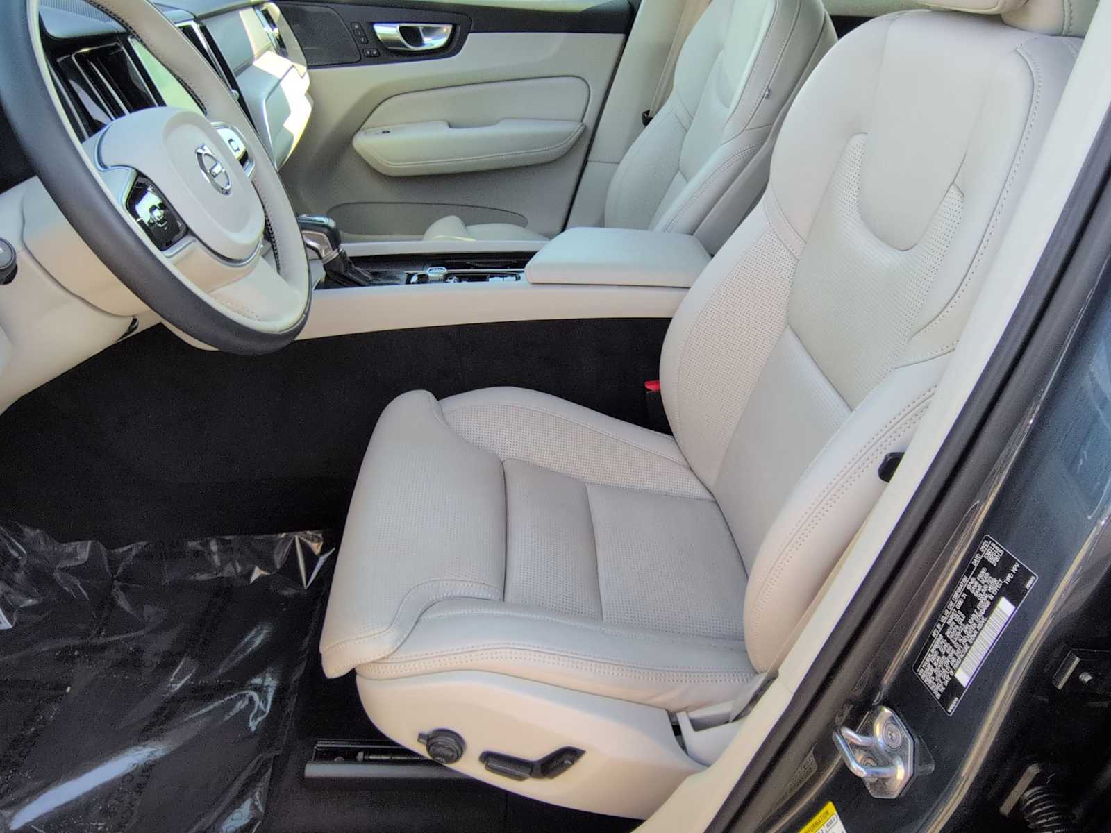 Thumbnail: 2021 Volvo XC60 - 16